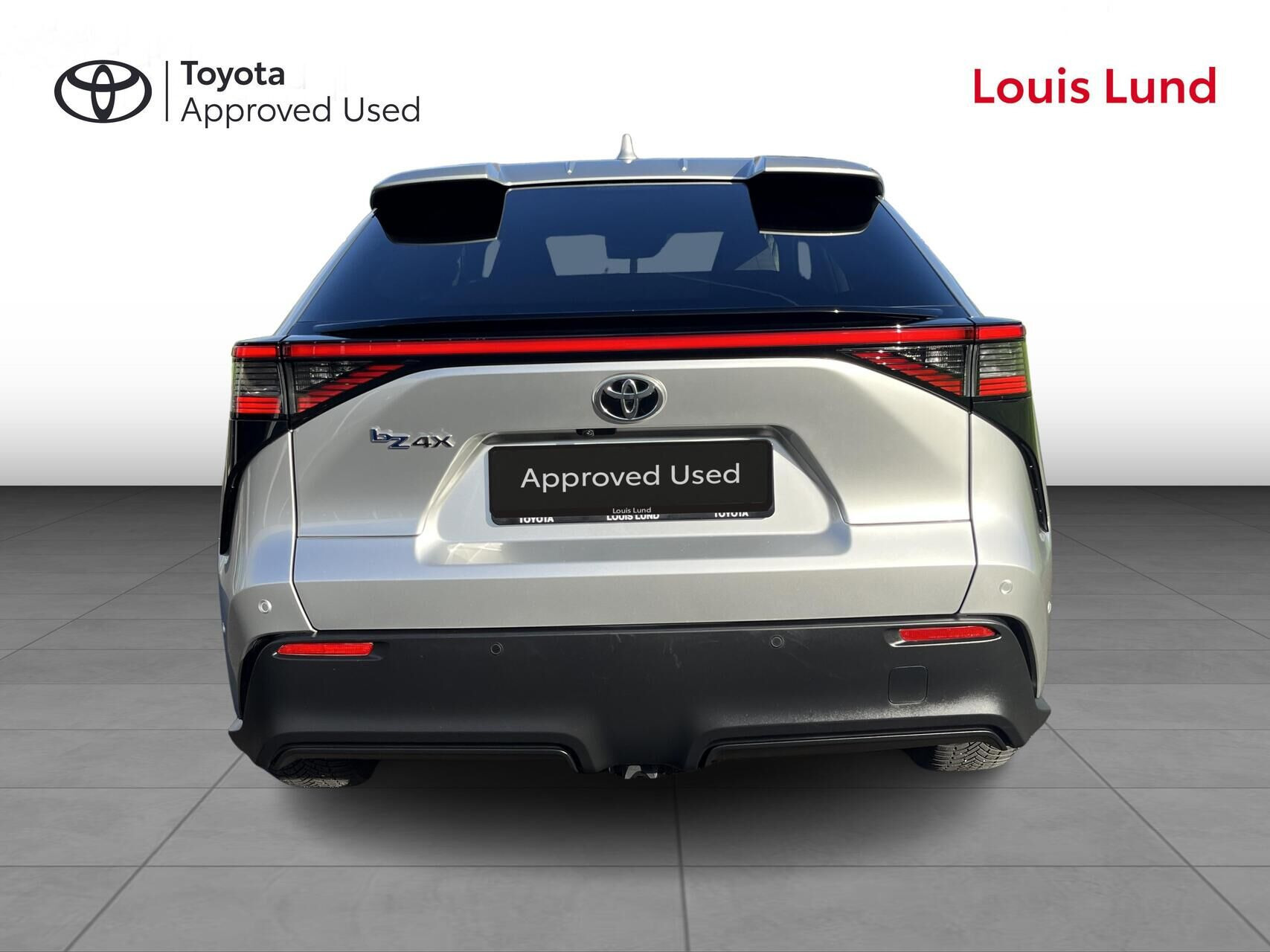Sølv Toyota BZ4X fra 2024