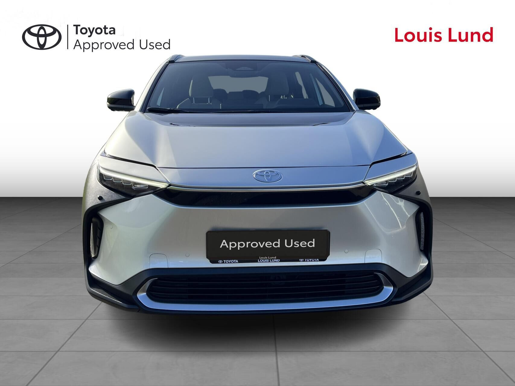Sølv Toyota BZ4X fra 2024