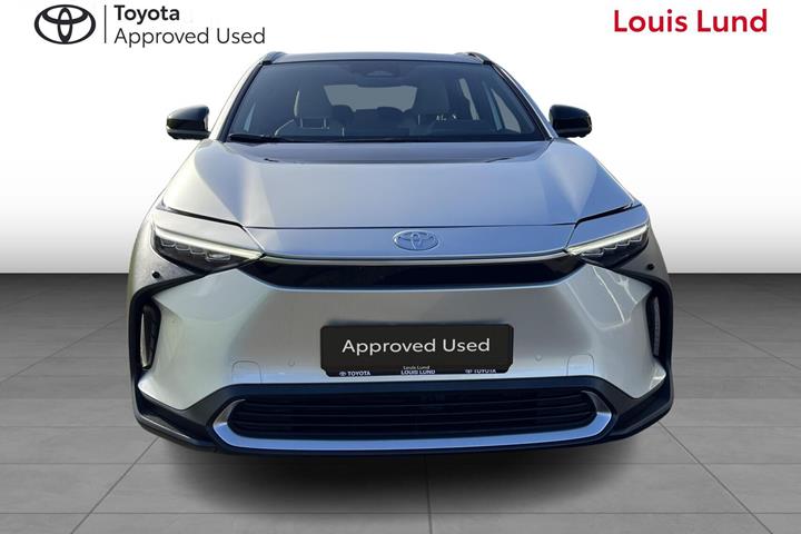 Sølv Toyota BZ4X fra 2024