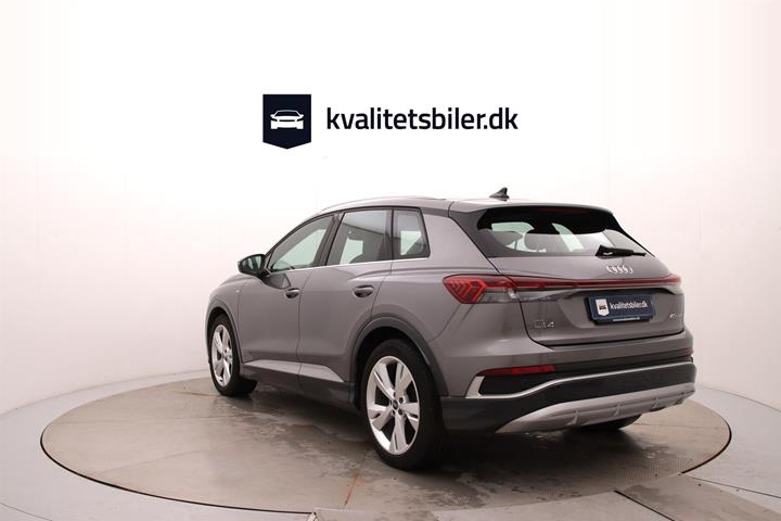 Grå Audi Q4 fra 2025