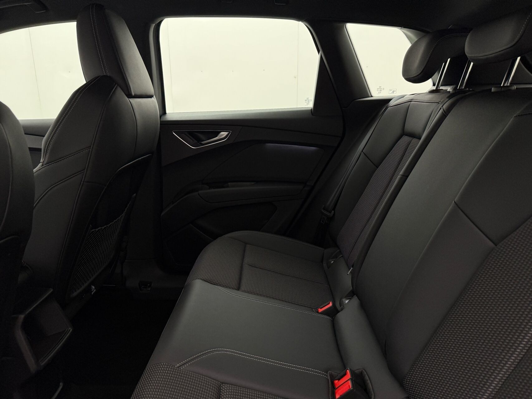 Grå Audi Q4 fra 2025