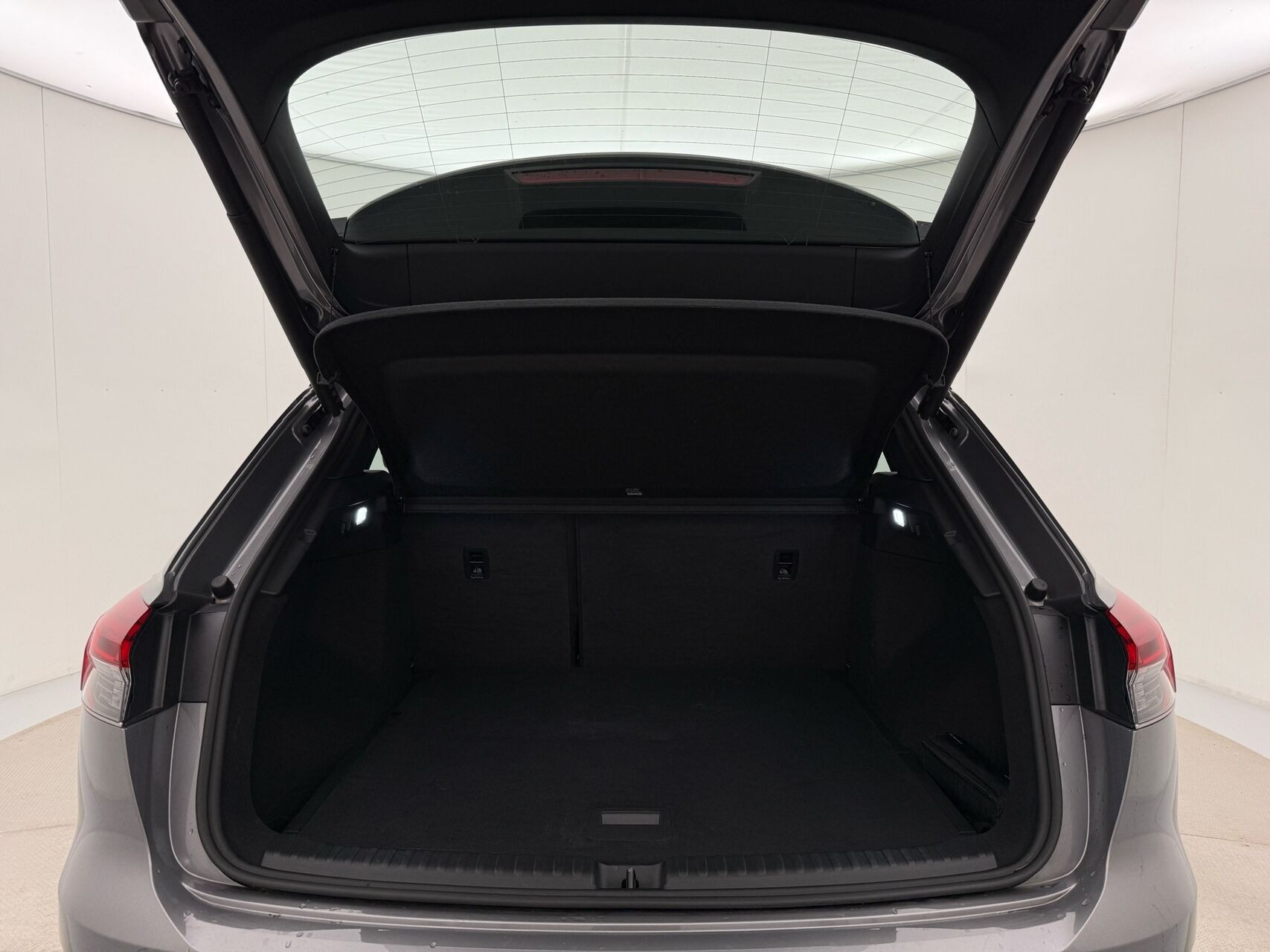 Grå Audi Q4 fra 2025