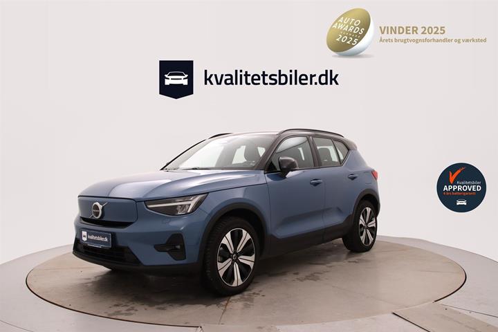Blå Volvo XC40 fra 2023