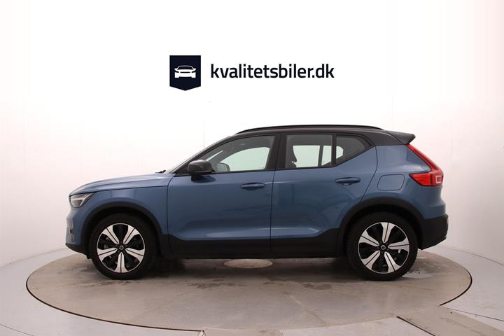 Blå Volvo XC40 fra 2023