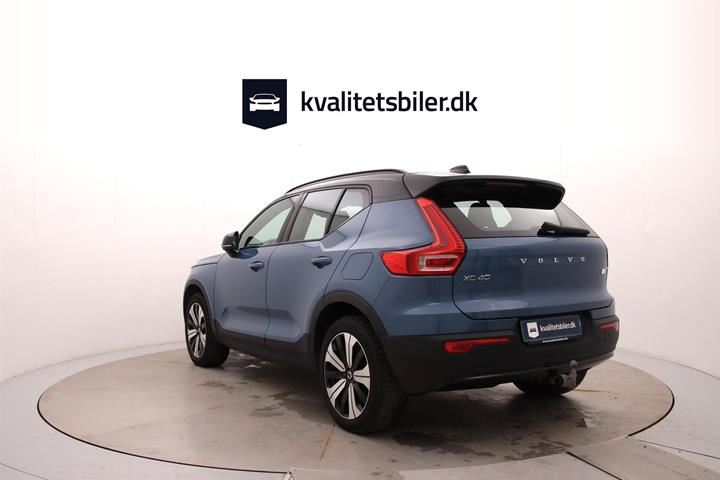 Blå Volvo XC40 fra 2023