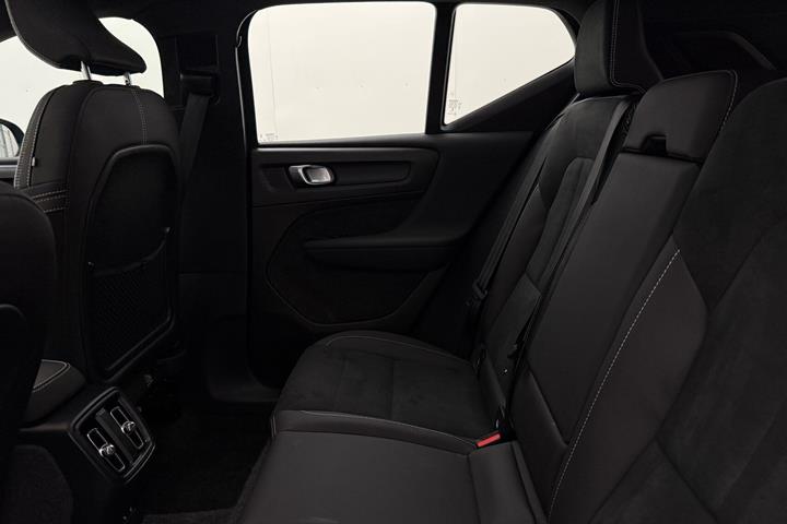 Blå Volvo XC40 fra 2023