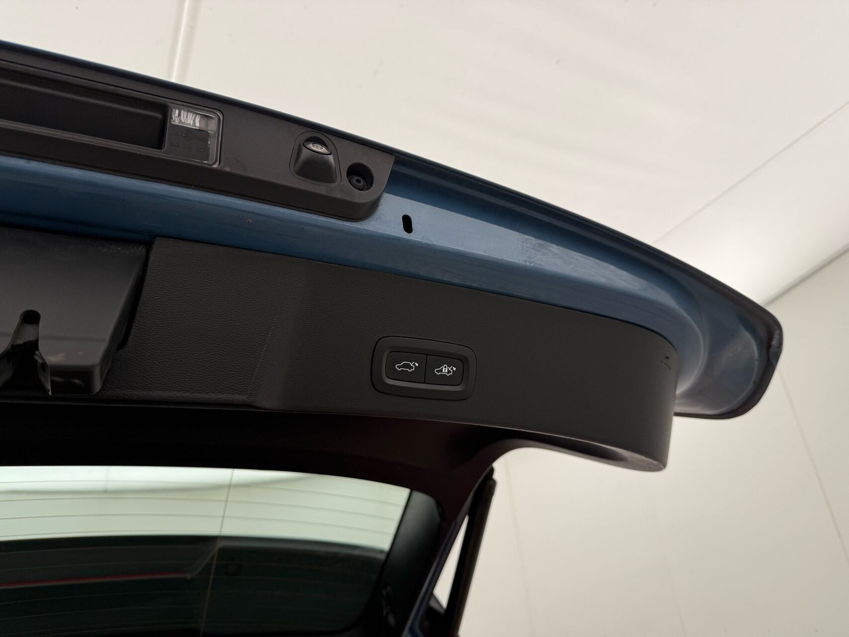 Blå Volvo XC40 fra 2023