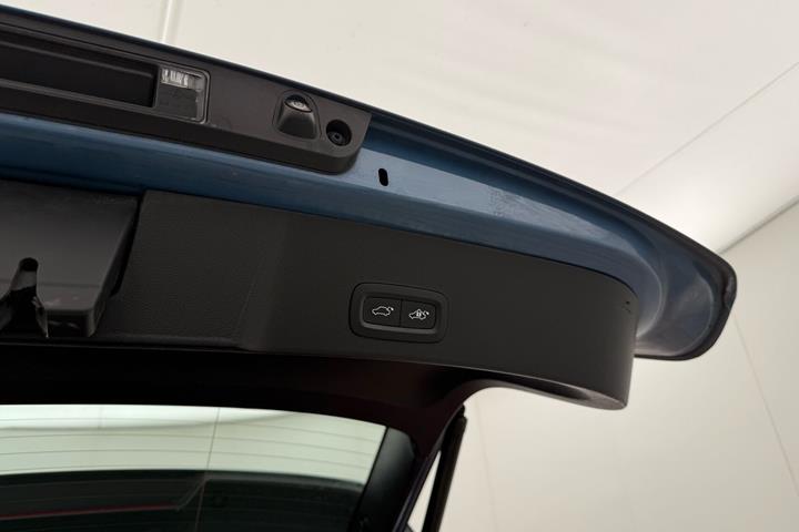 Blå Volvo XC40 fra 2023