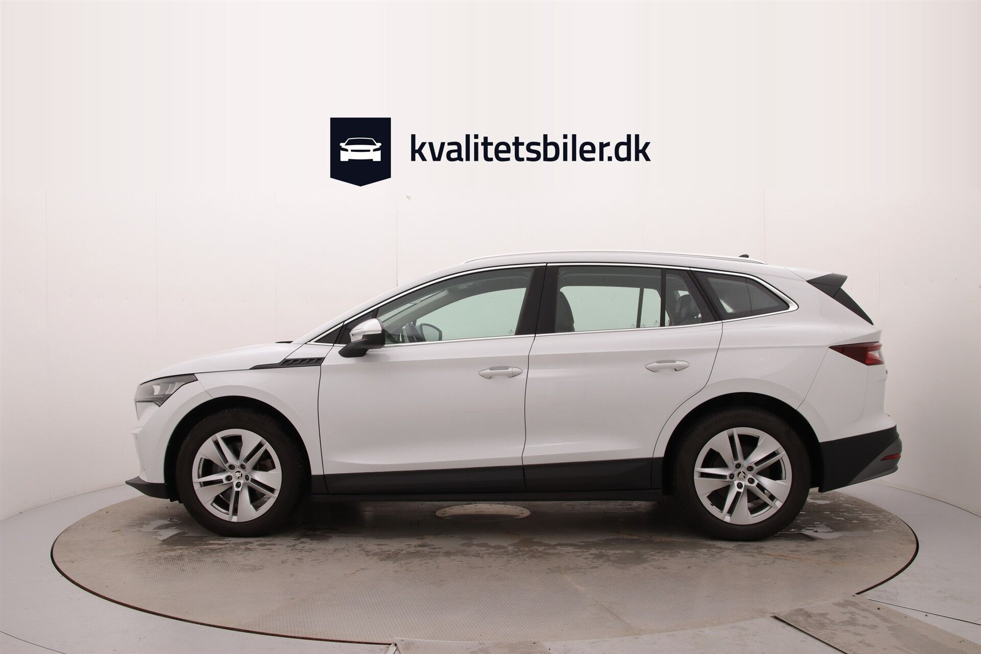Hvid Skoda Enyaq fra 2023