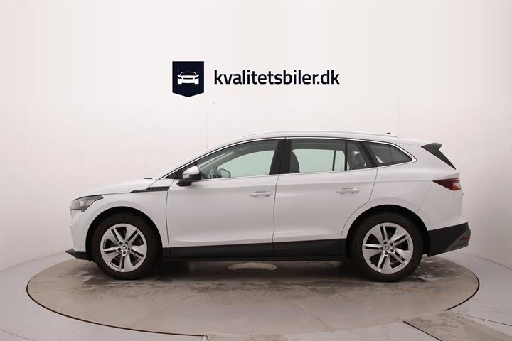 Hvid Skoda Enyaq fra 2023