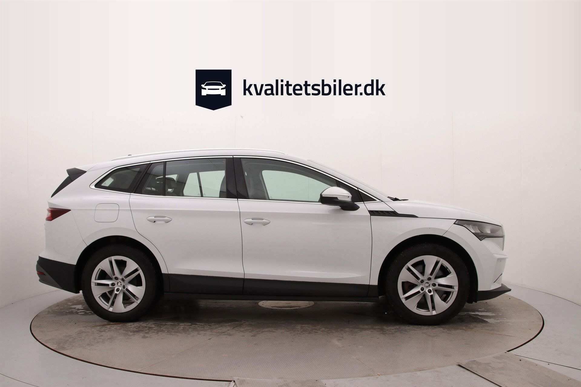 Hvid Skoda Enyaq fra 2023
