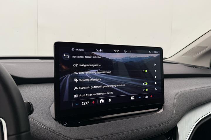 Hvid Skoda Enyaq fra 2023