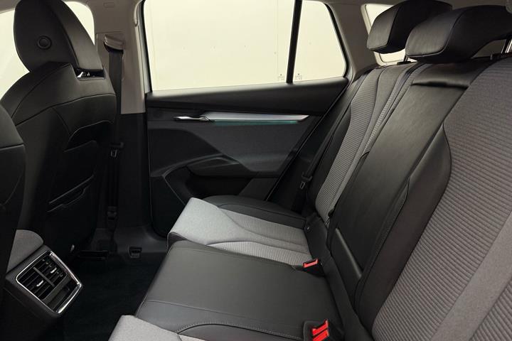 Hvid Skoda Enyaq fra 2023