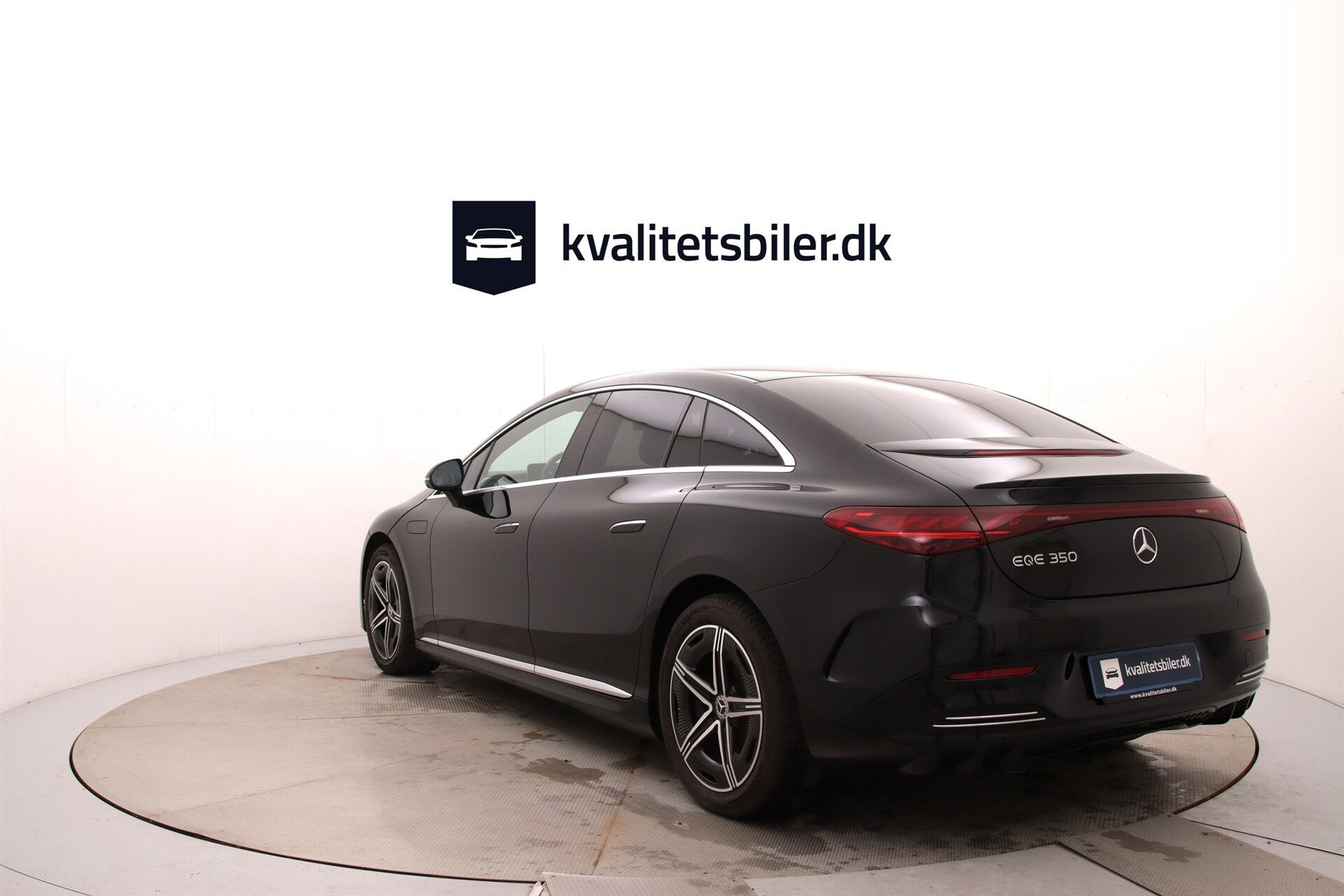 Sort Mercedes EQE350 fra 2024