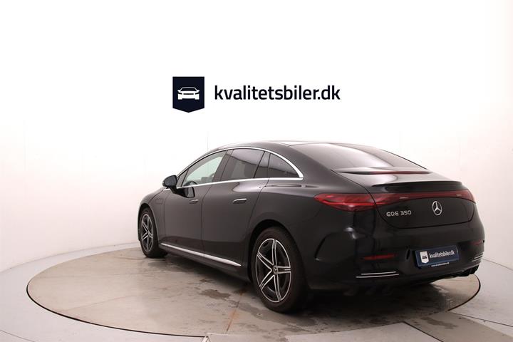 Sort Mercedes EQE350 fra 2024