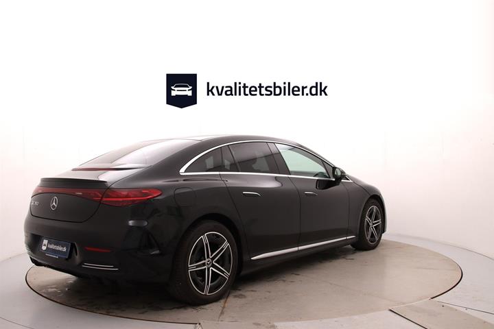 Sort Mercedes EQE350 fra 2024