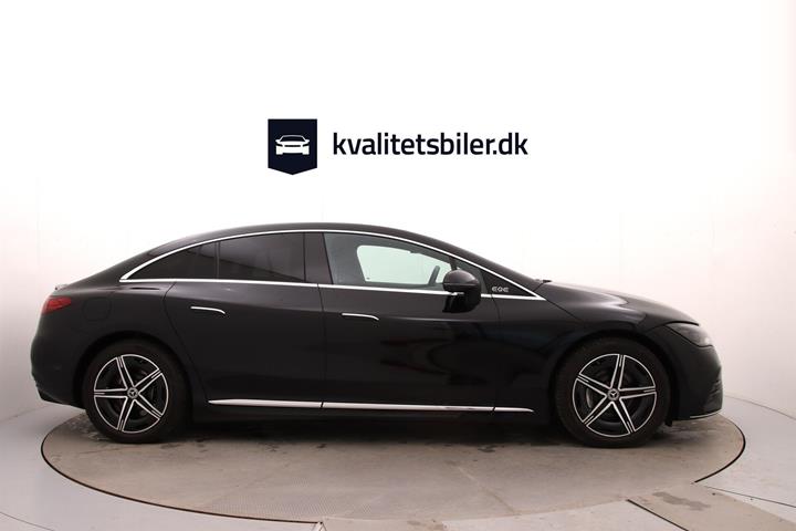 Sort Mercedes EQE350 fra 2024