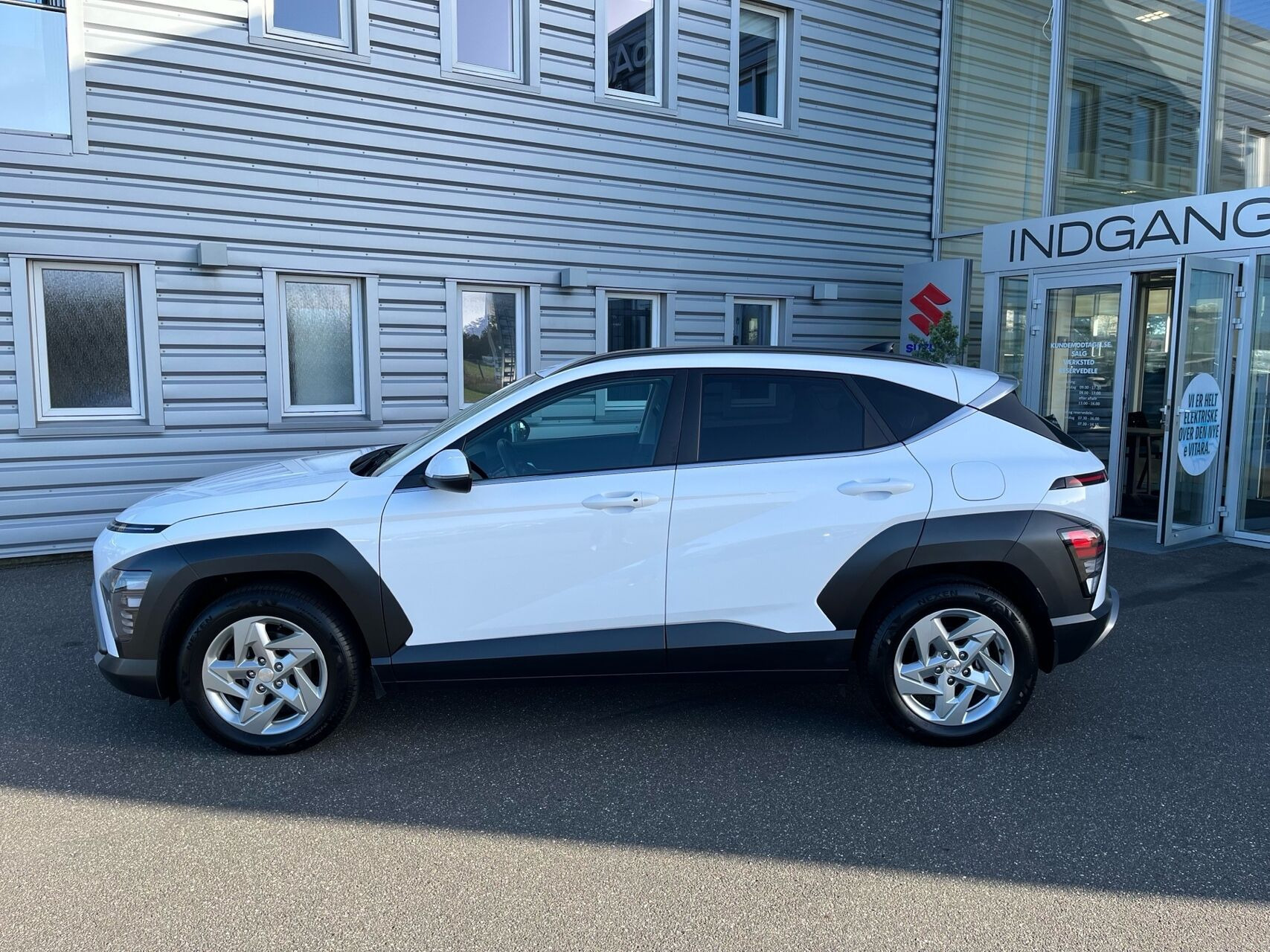 Hvid Hyundai Kona fra 2023