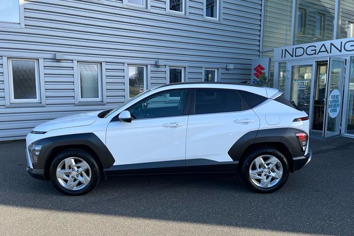 Hvid Hyundai Kona fra 2023