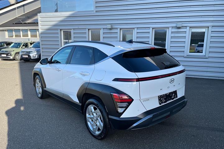 Hvid Hyundai Kona fra 2023