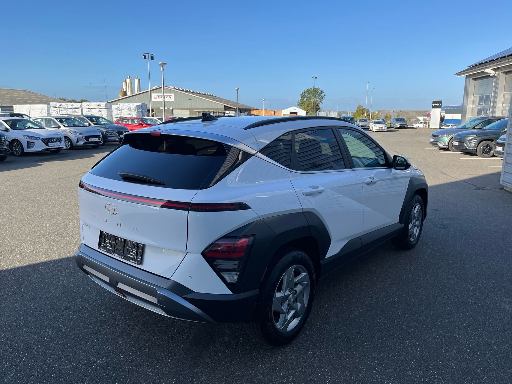Hvid Hyundai Kona fra 2023
