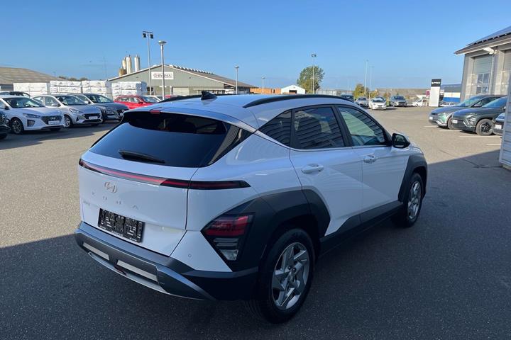 Hvid Hyundai Kona fra 2023