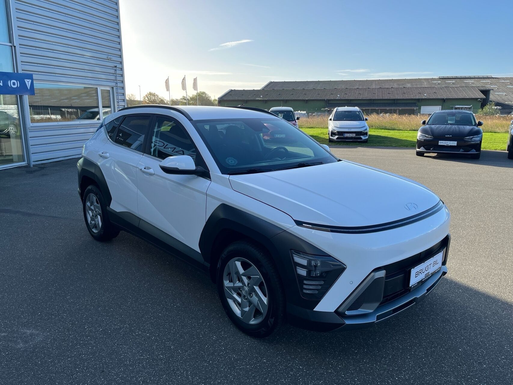 Hvid Hyundai Kona fra 2023
