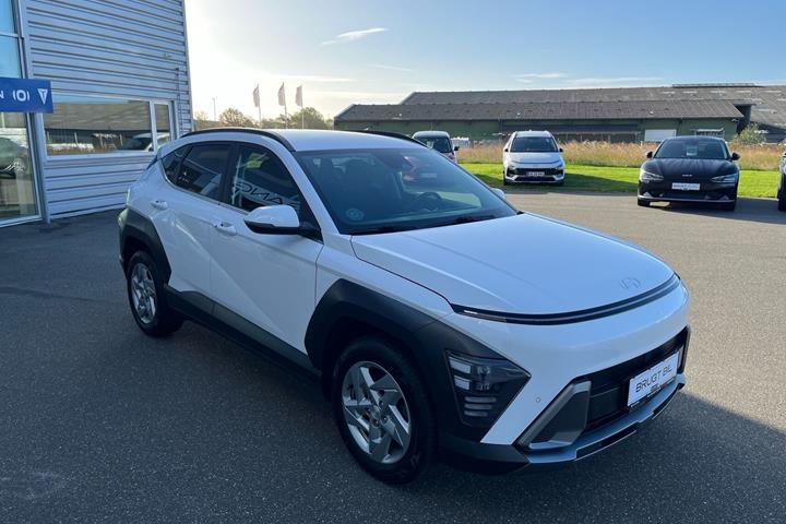 Hvid Hyundai Kona fra 2023