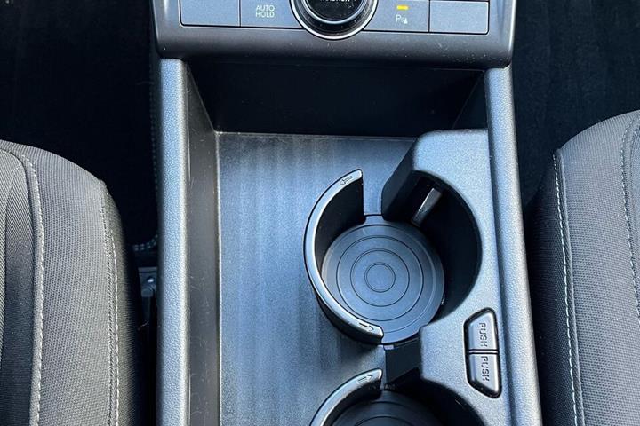Hvid Hyundai Kona fra 2023