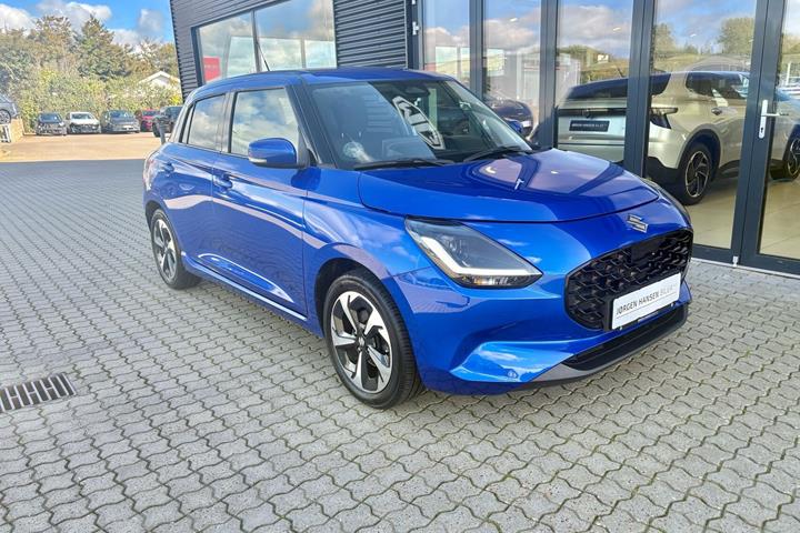Blå Suzuki Swift fra 2024