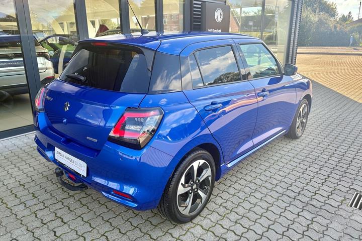 Blå Suzuki Swift fra 2024