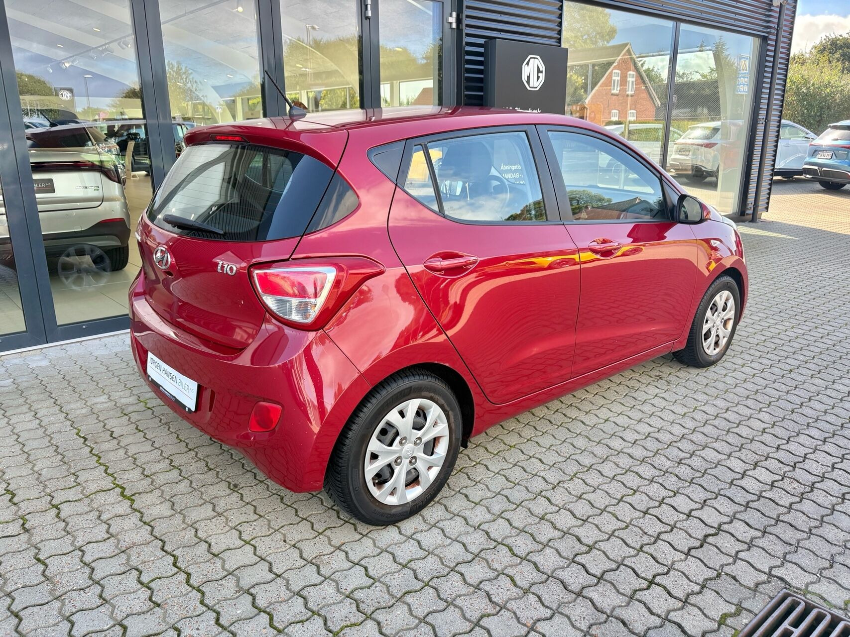Rød Hyundai i10 fra 2015