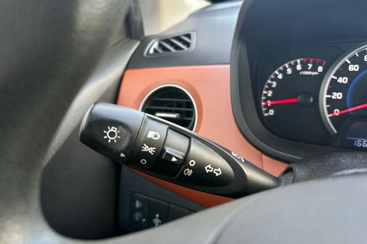 Rød Hyundai i10 fra 2015