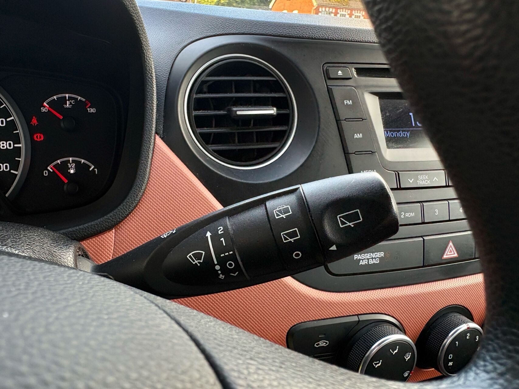 Rød Hyundai i10 fra 2015