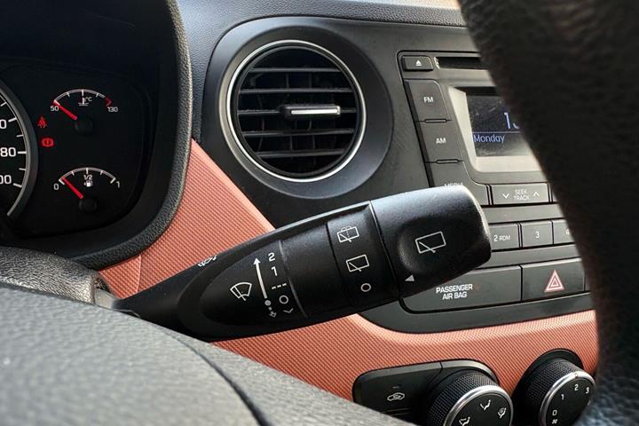 Rød Hyundai i10 fra 2015