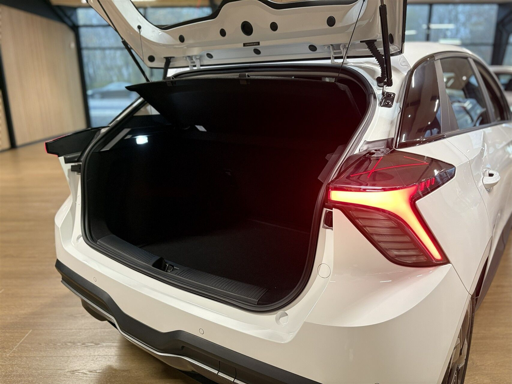 Hvid MG MG4 Electric fra 2026