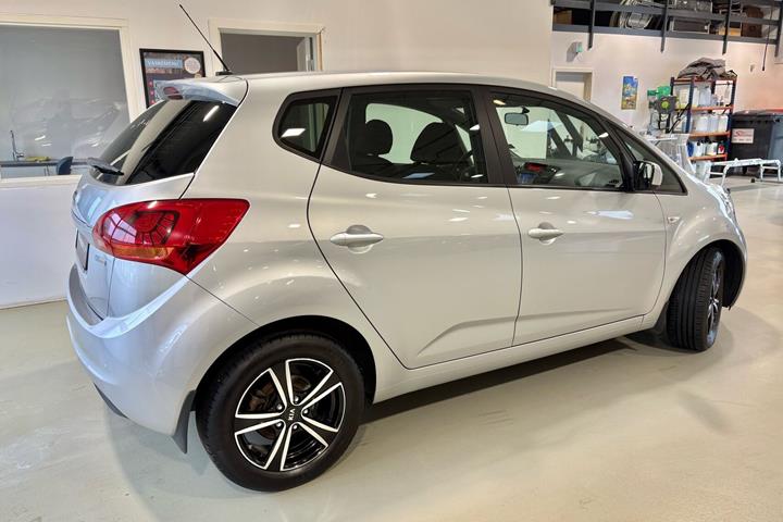 Sølv Kia Venga fra 2015