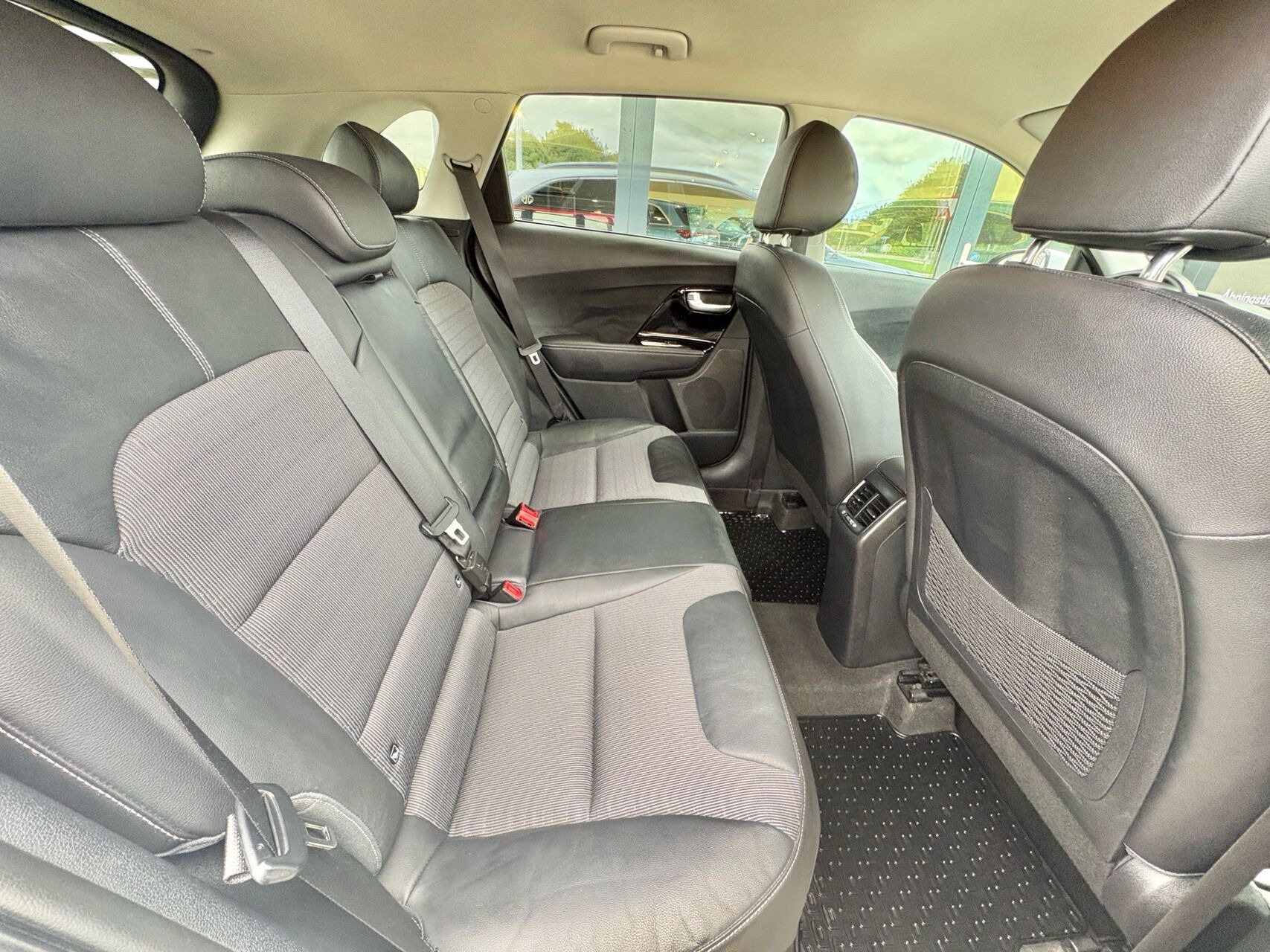 Sølv Kia Niro fra 2019