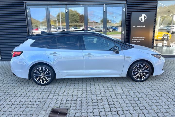 Hvid Toyota Corolla fra 2020