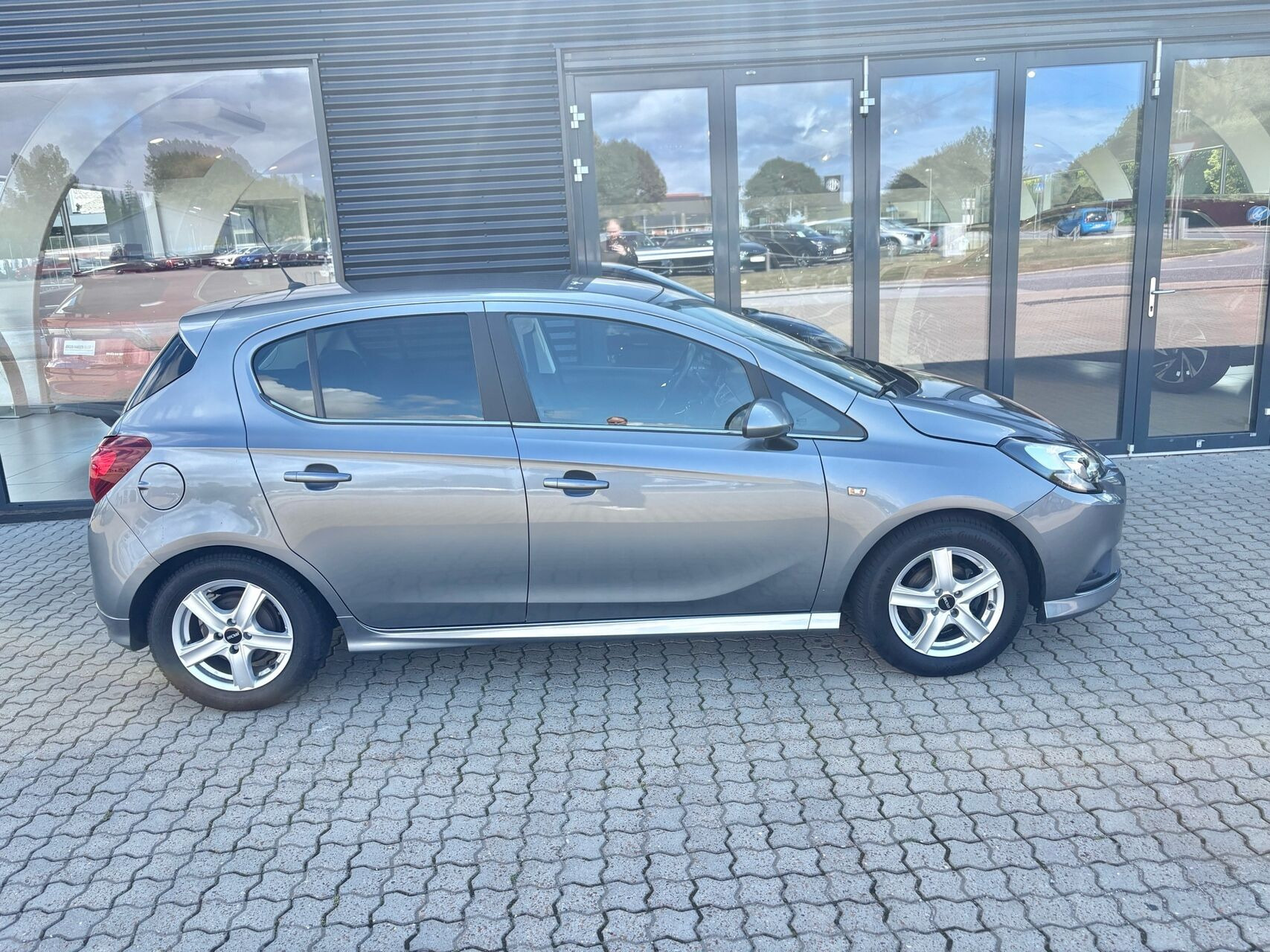 Grå Opel Corsa fra 2019