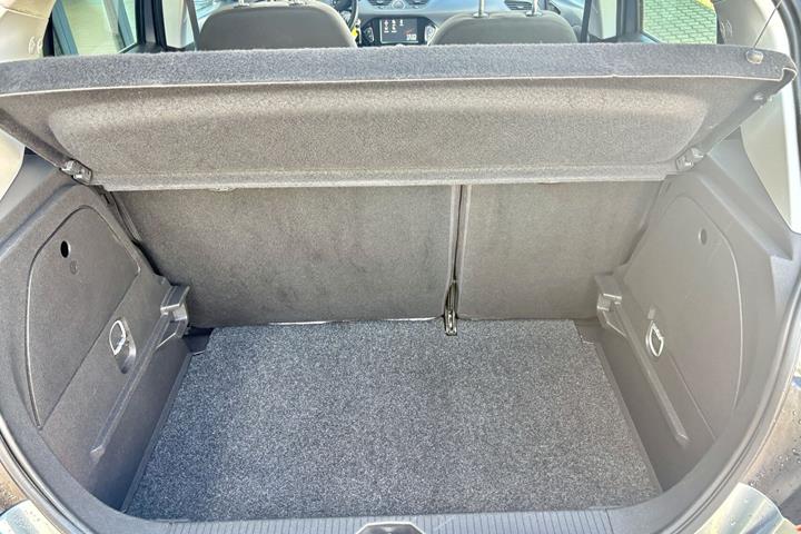 Grå Opel Corsa fra 2019