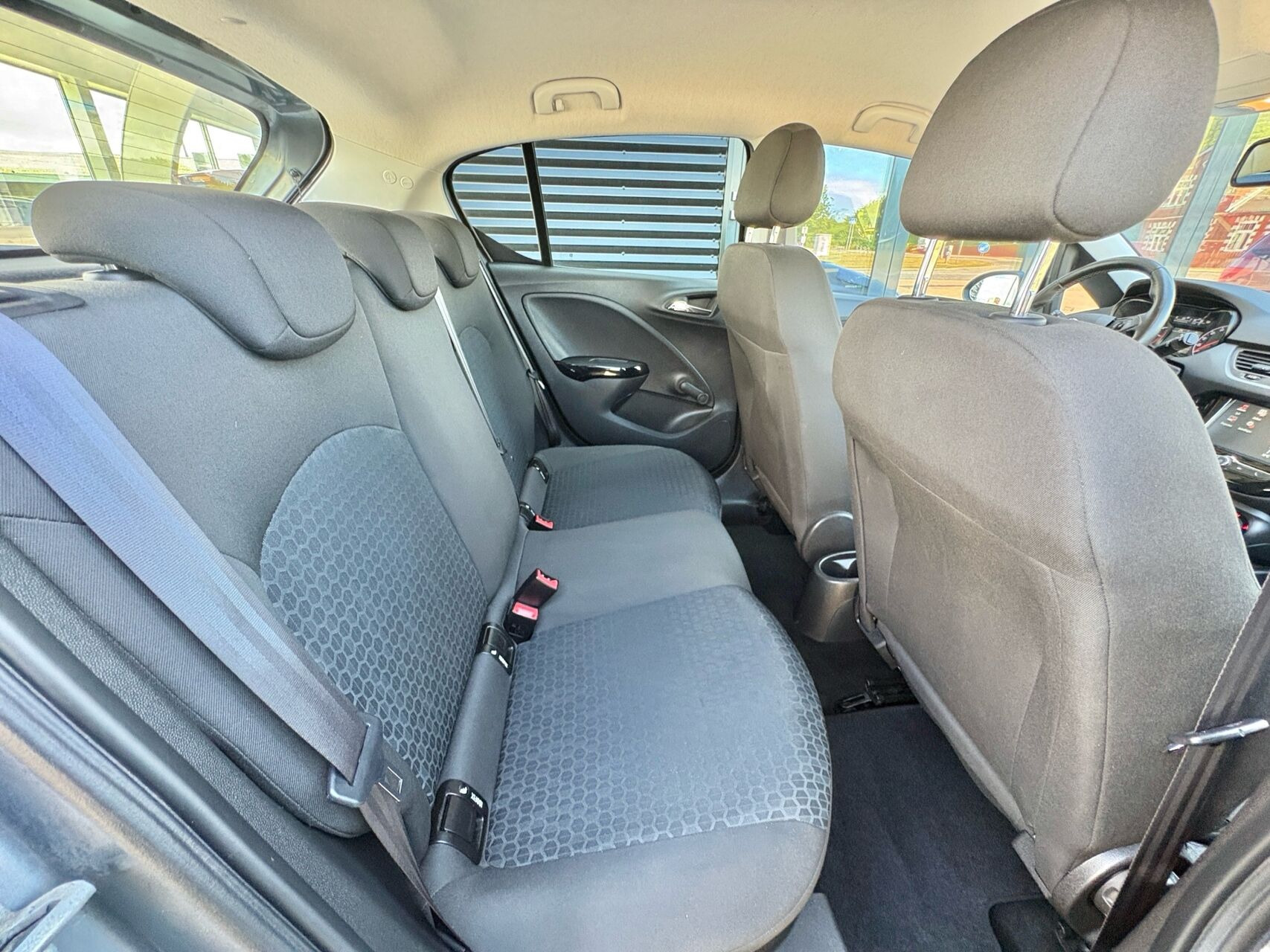 Grå Opel Corsa fra 2019