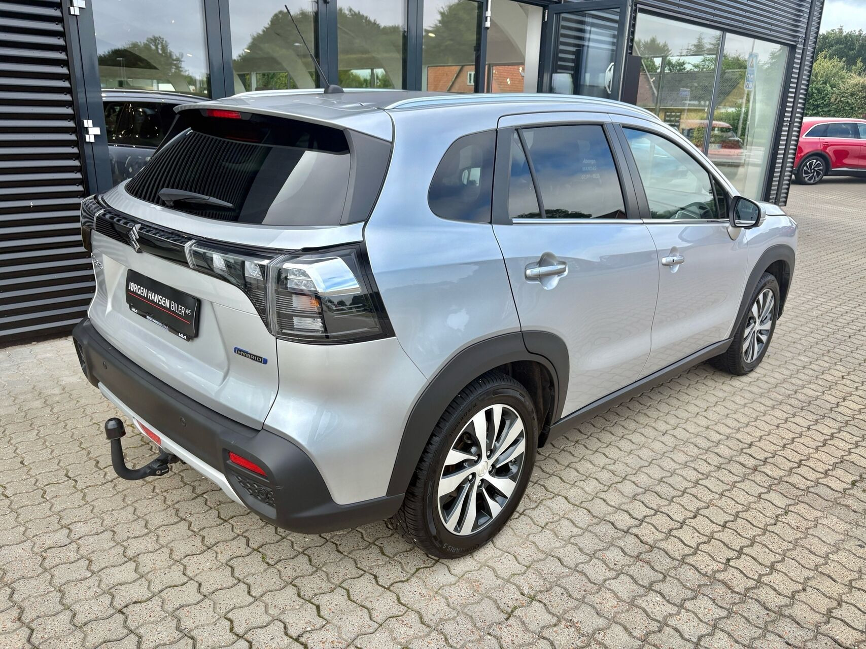 Sølv Suzuki S-Cross fra 2025