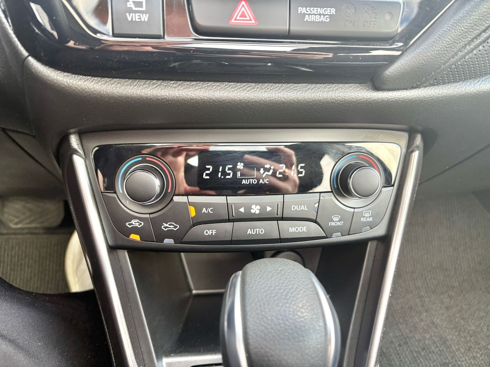 Sølv Suzuki S-Cross fra 2025