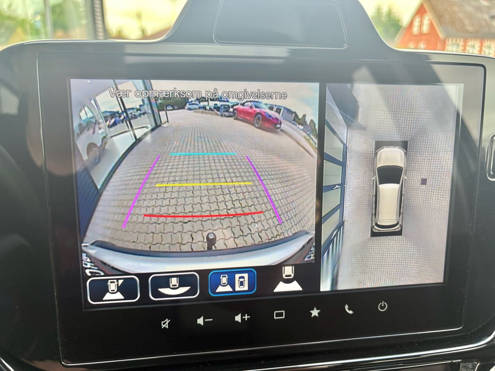 Sølv Suzuki S-Cross fra 2025