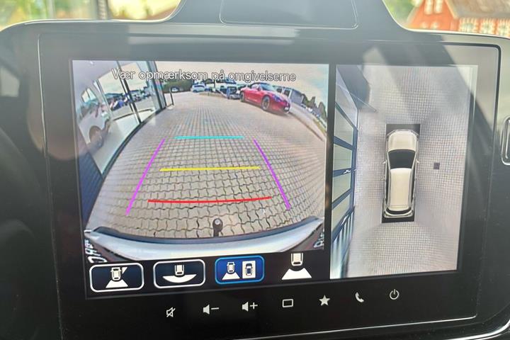 Sølv Suzuki S-Cross fra 2025