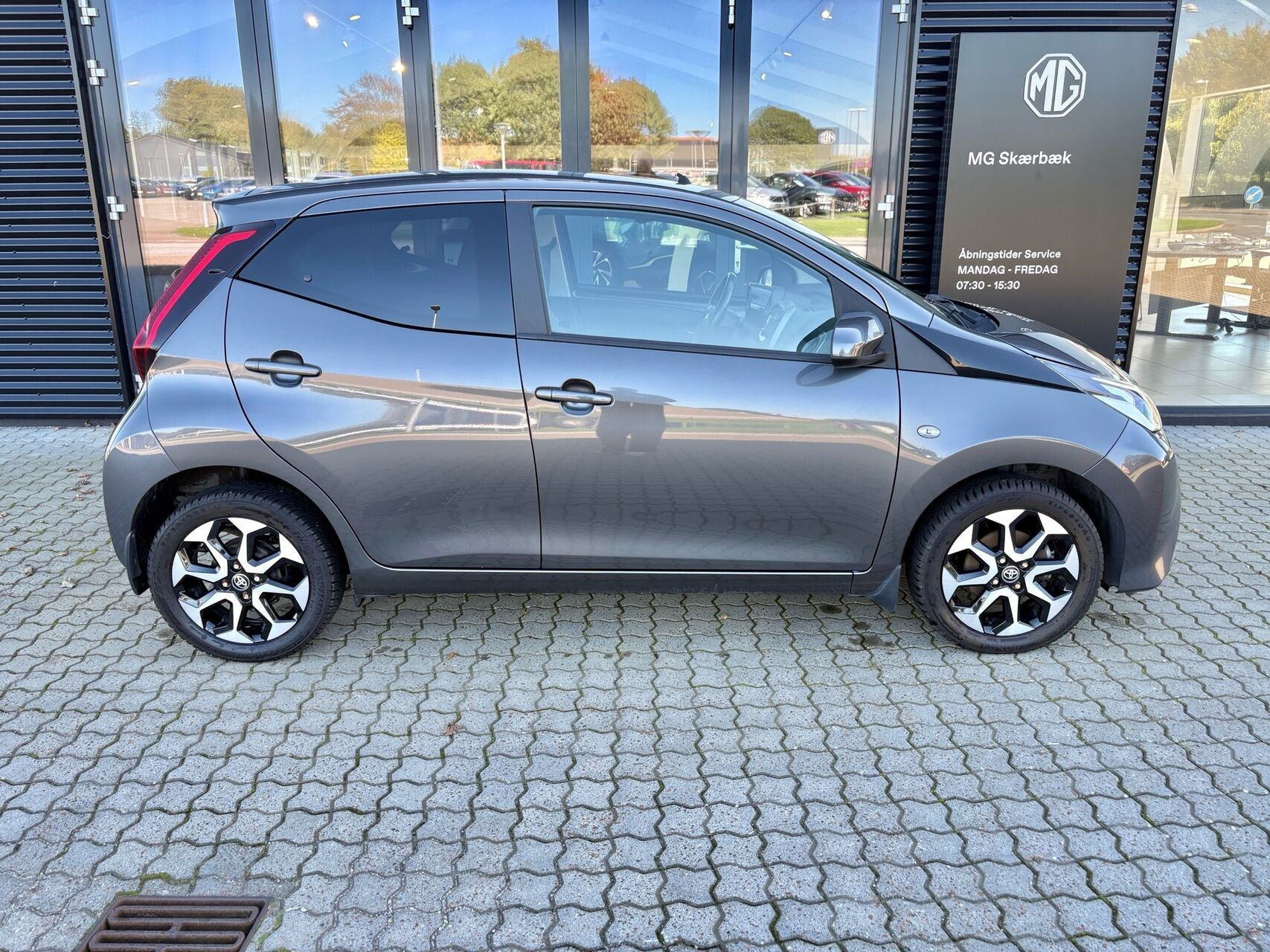 Sort Toyota Aygo fra 2021