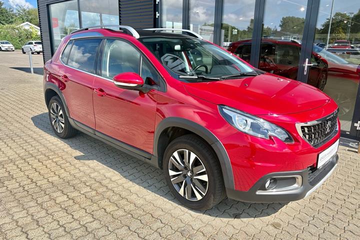 Rød Peugeot 2008 fra 2019