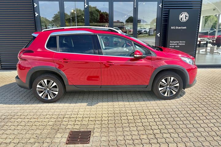 Rød Peugeot 2008 fra 2019