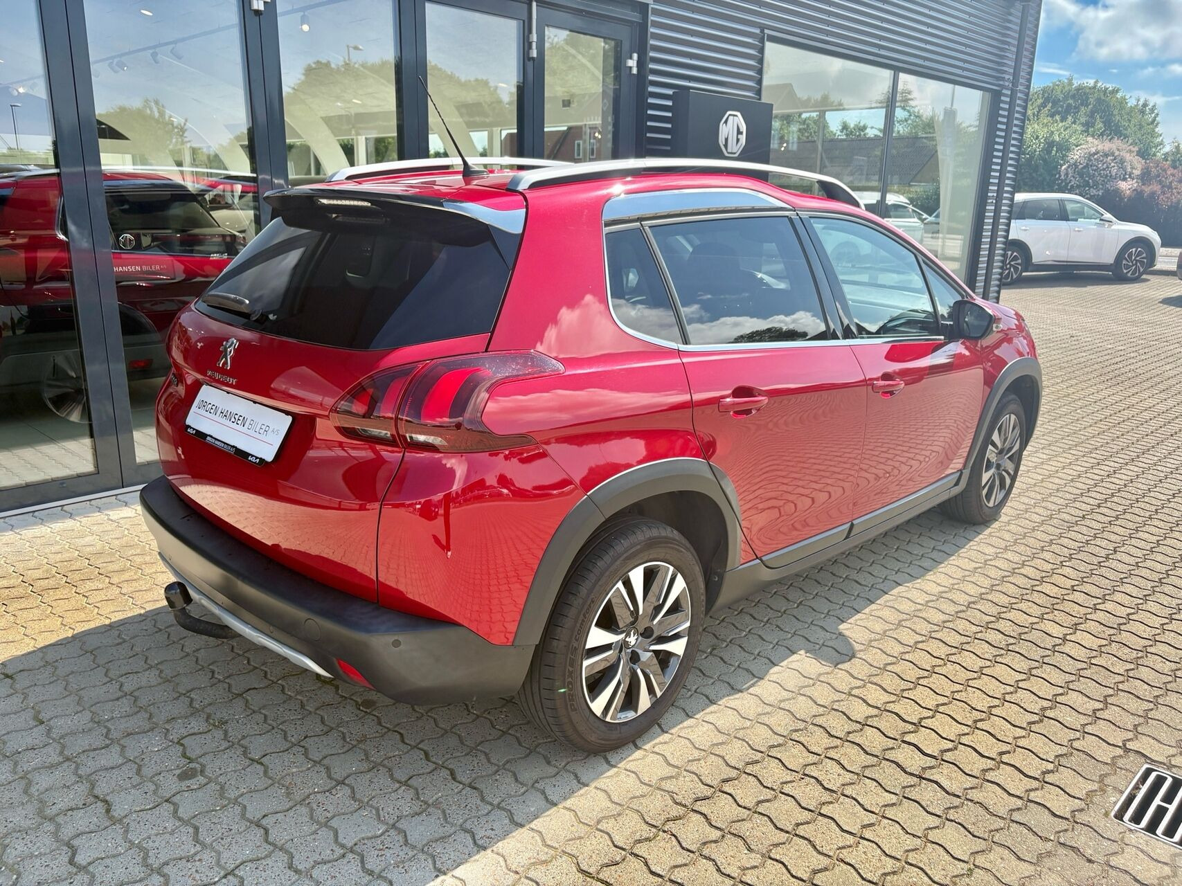 Rød Peugeot 2008 fra 2019